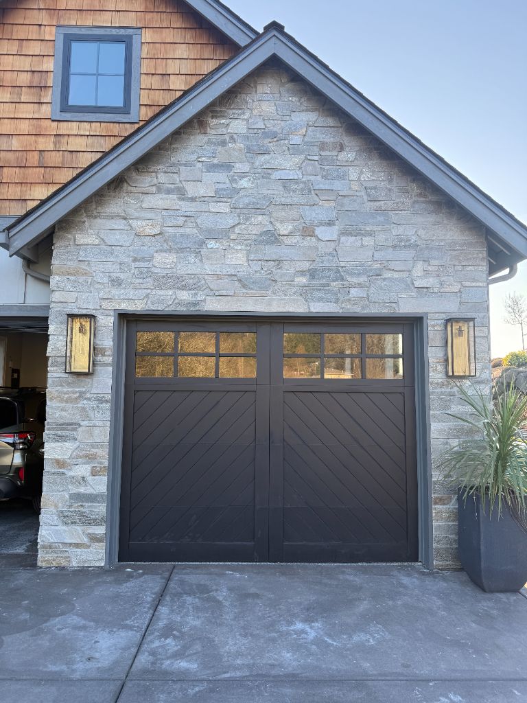 Custom stone veneer garage facade by DNT Masonry